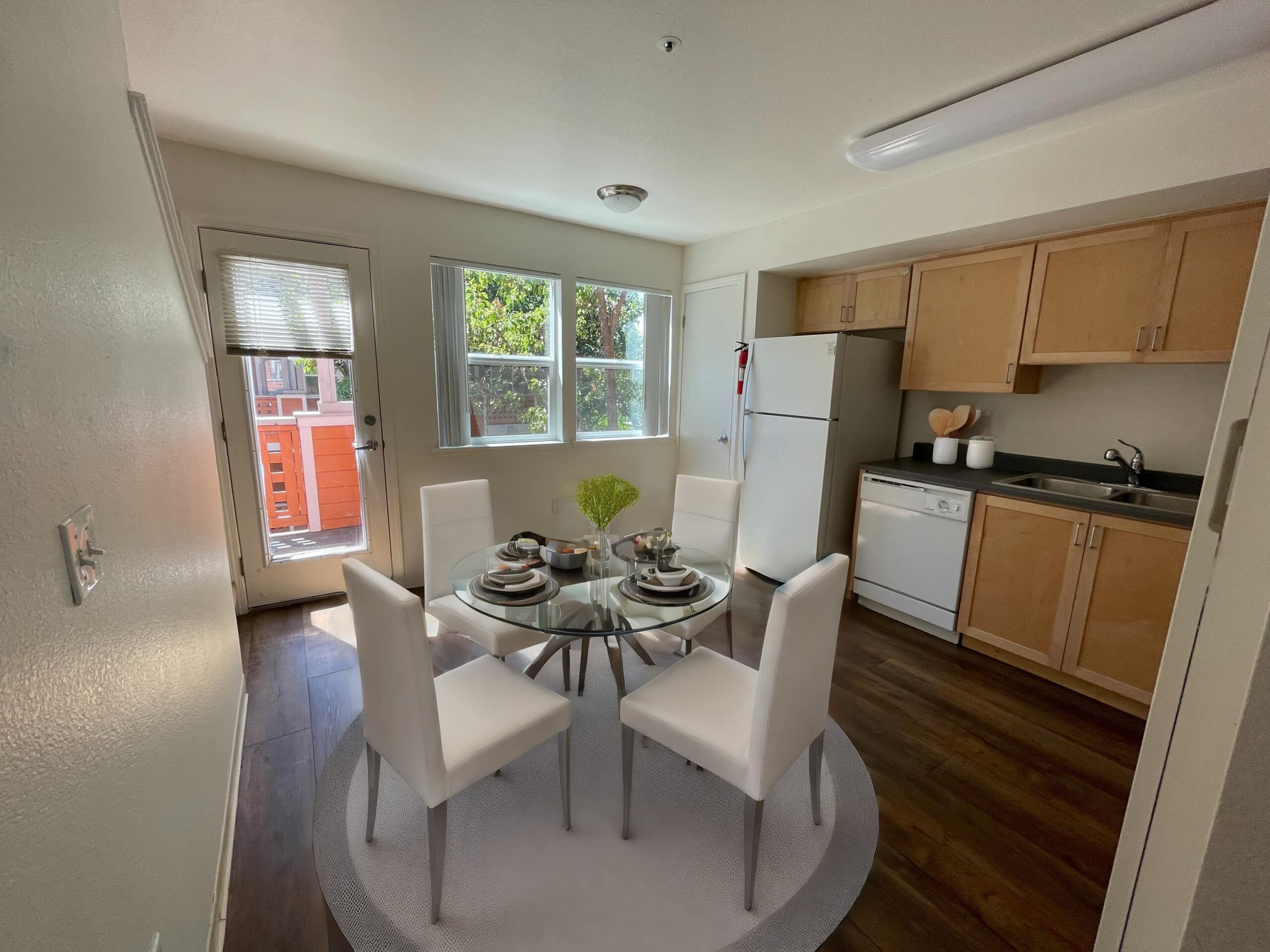  Kitchen & Dining 