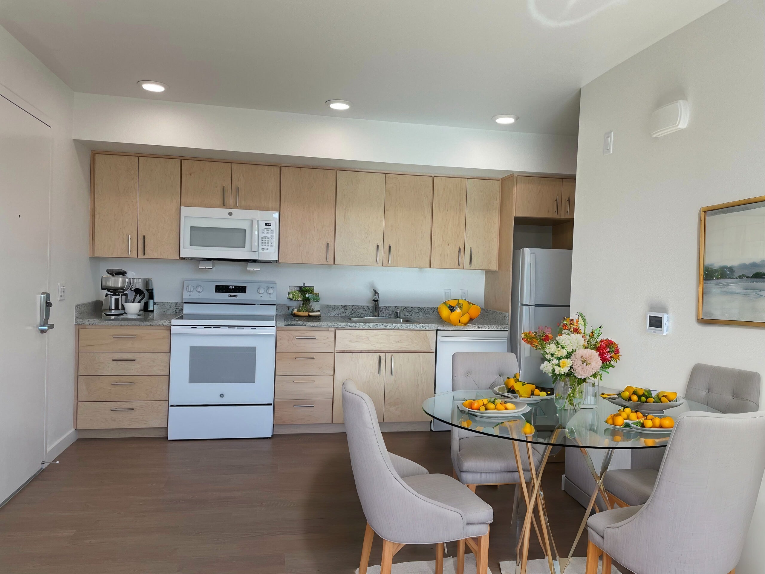 Kitchen & Dining Area