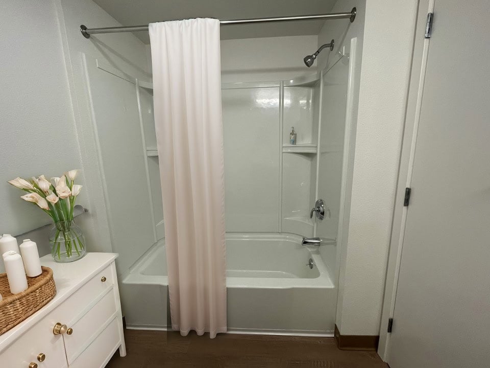 Bathroom Tub/Shower