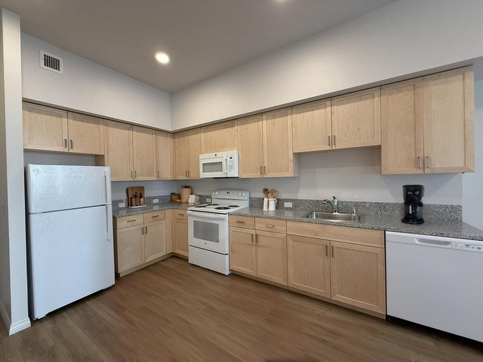  Kitchen 
