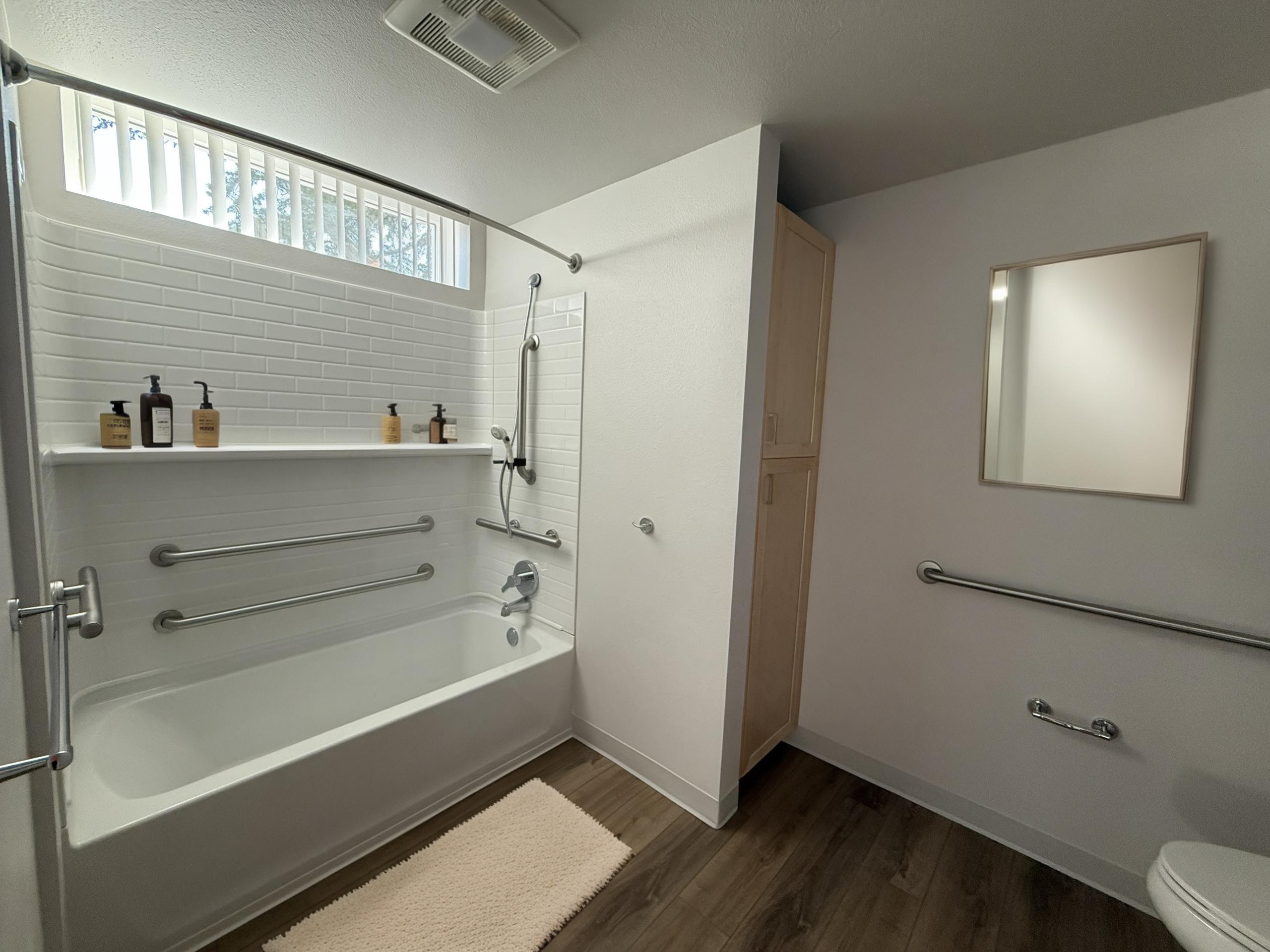  Full Bathroom – Tub & Shower 