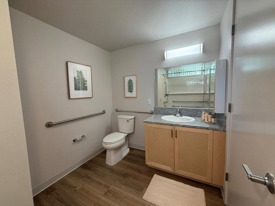  Full Bathroom – Vanity 