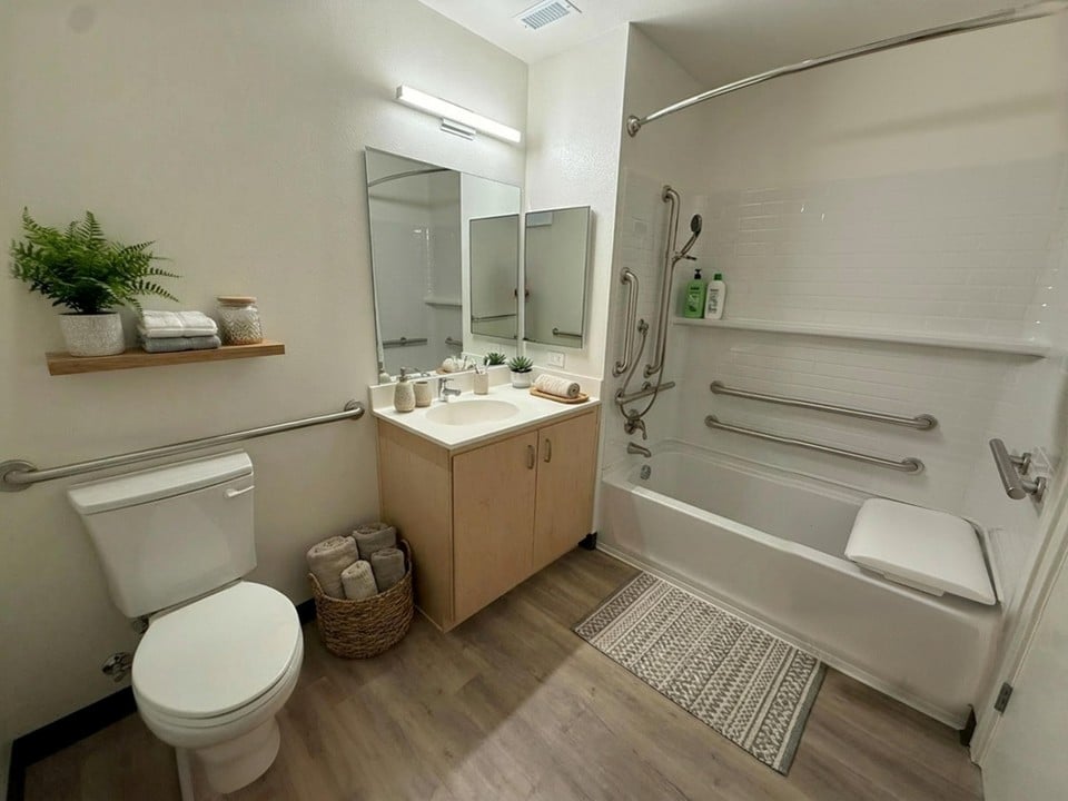  Full Bathroom 