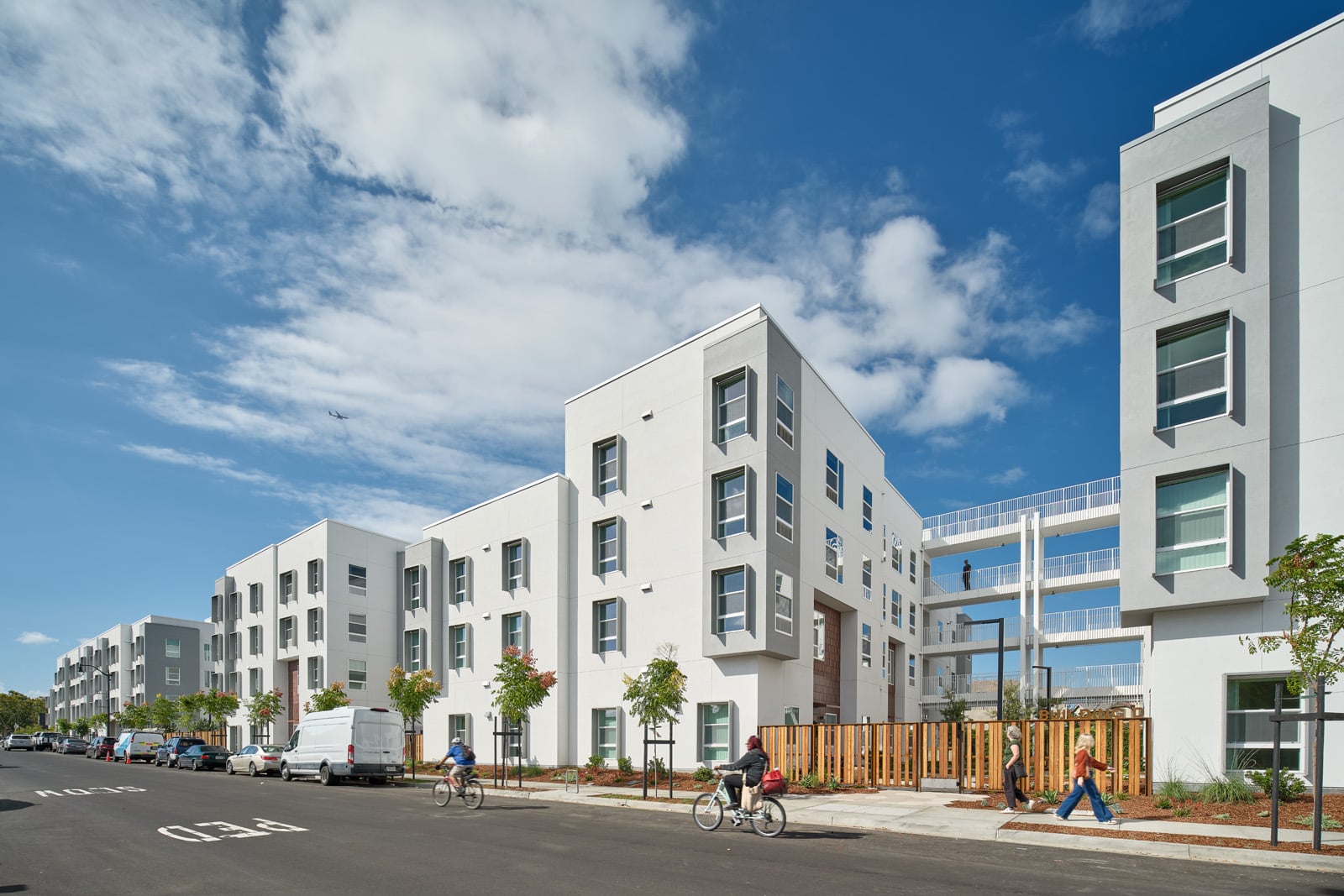 Colibri Commons — exterior (photo: Bruce Damonte / MidPen Housing)
